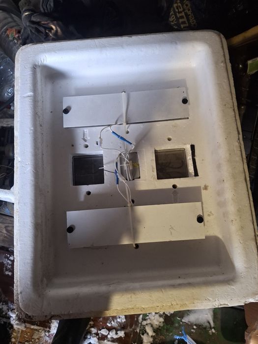 Продам инкубатор на 77 яиц