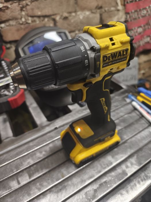 Винтоверт Dewalt безчетков ударен