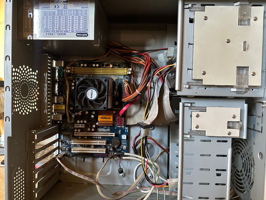 Компютър Asus + Монитор Asus