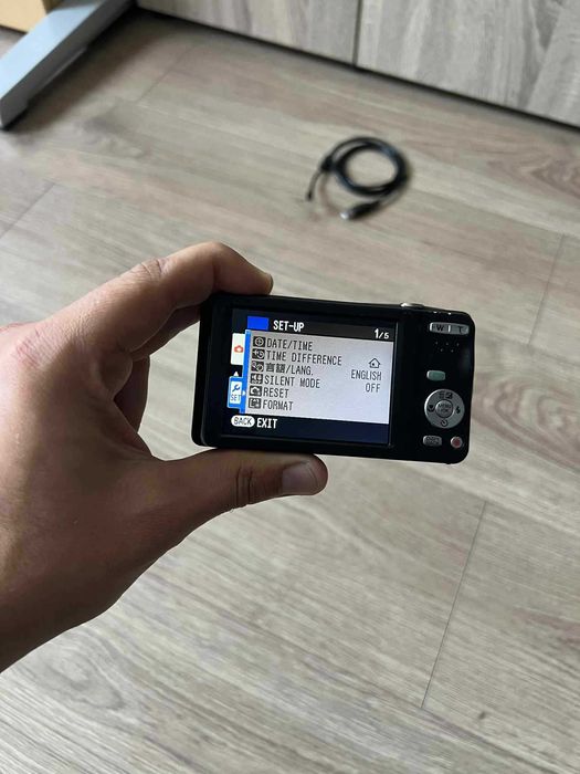 Aparat foto digital camera Fujifilm 14MP printeaza data/ora statii itp