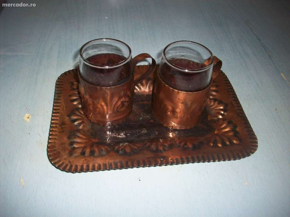 Vand obiecte de artizanat diferite produse.