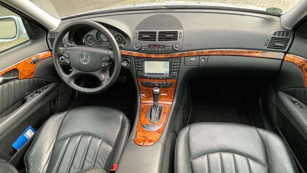 Mercedes E300 BLUETEC - Model Elegance/ Full Option