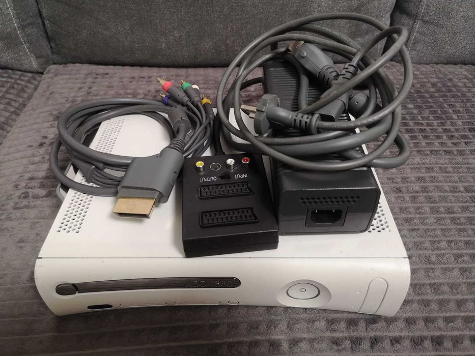 consola XBOX 360 complet + 18 jocuri