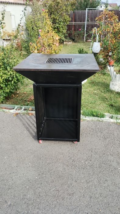 Vând grătar metalic cu plita
