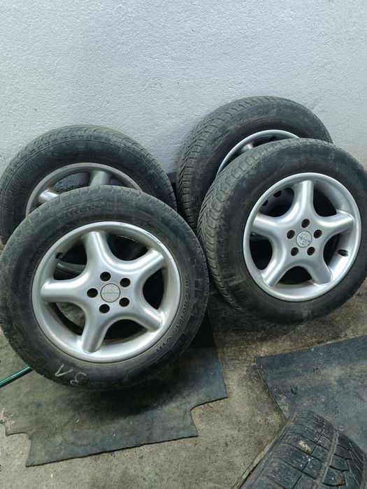 Лети джанти с гуми + болтове за тях.