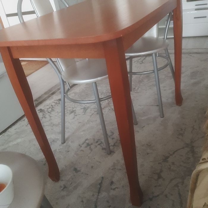 Продам стол обеденный