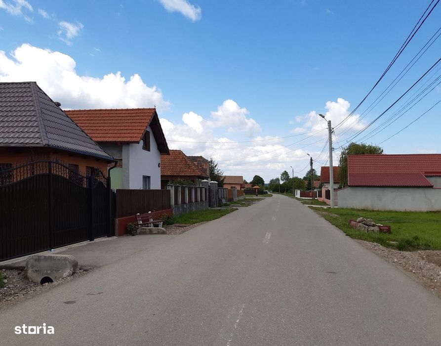 Vand teren construibil intravilan utilitati drum asfaltat central