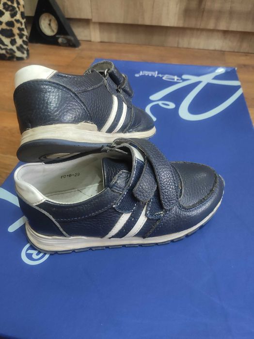 Продам кроссовки на мальчика