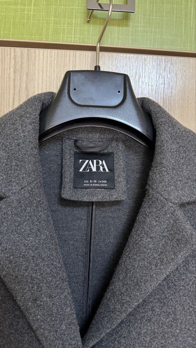 Пальто ZARA на девочку 9-10 лет, рост 140 см