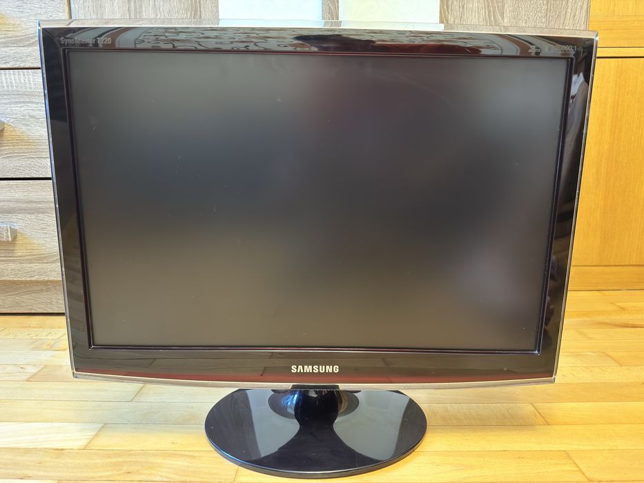 22" Монитор Samsung T220 (1680x1050 / 2ms) + Захранващ и DVI кабел