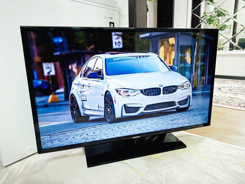 Телевизор SAMSUNG в хорошем состоянии.