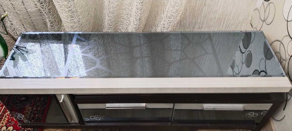 Продам 1 подставку под ТВ, 1 кресло
