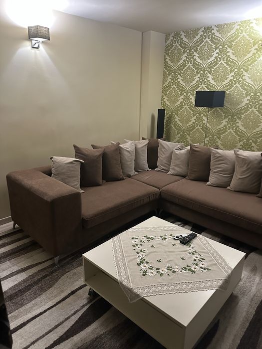 Canapea maro cu coltar