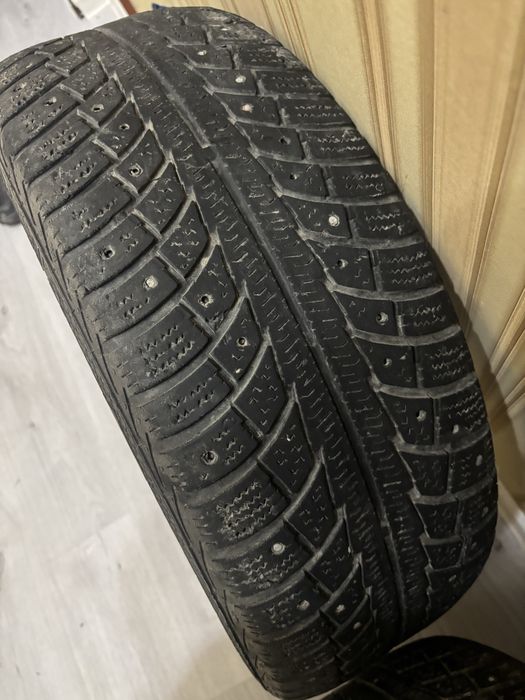 Продам зимние шины R16 215/60