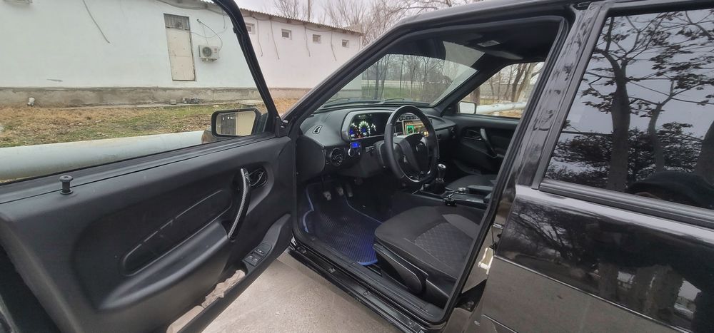 Lada samara 2114 (hetchback)