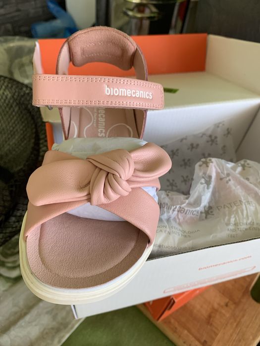 Чисто НОВИ детски сандали