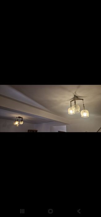 Vând lustre de lemn cu abajururi de sticla