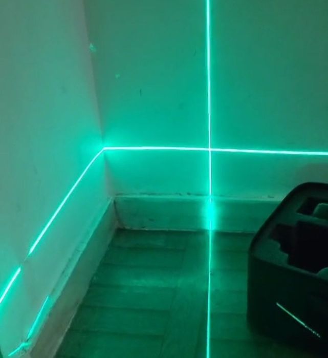 Vand nivela  laser 360° cu lini verzi 500 lei