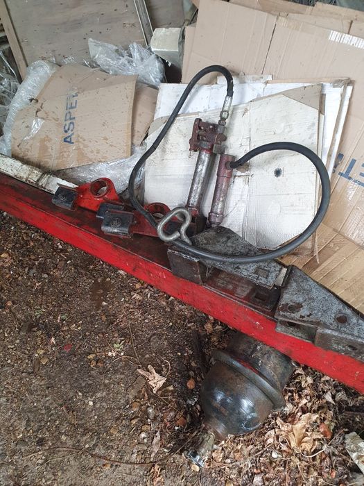 Macara hidraulică girafă/Cal de tras caroserie avariată (650€ neg.)