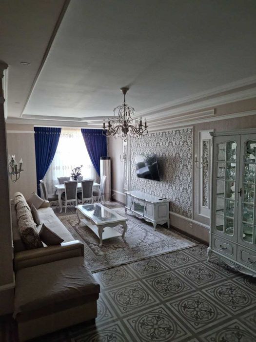 Квартира в центре .Своя.Полностью укомплектованная.3 комнаты .116 кв.м