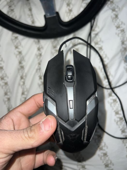 Компютър със клавиятура  и мишка