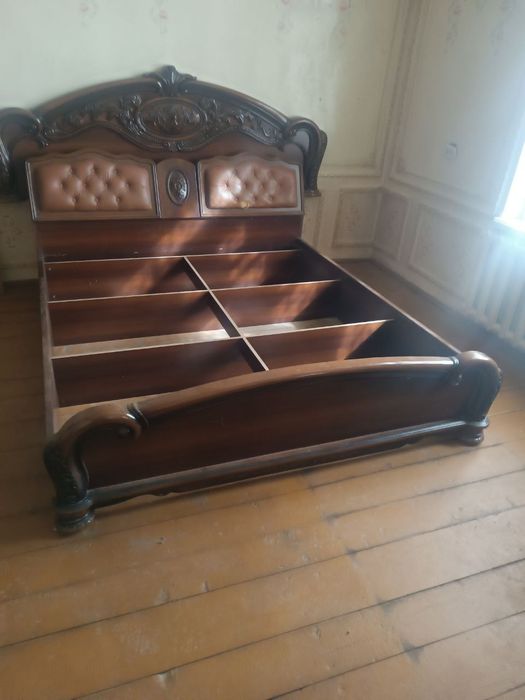 Продам китайский спальни гарнитур