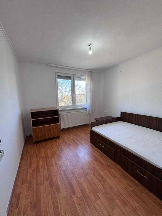 Vand apartament 2 camere, et. 3, Carpati 1