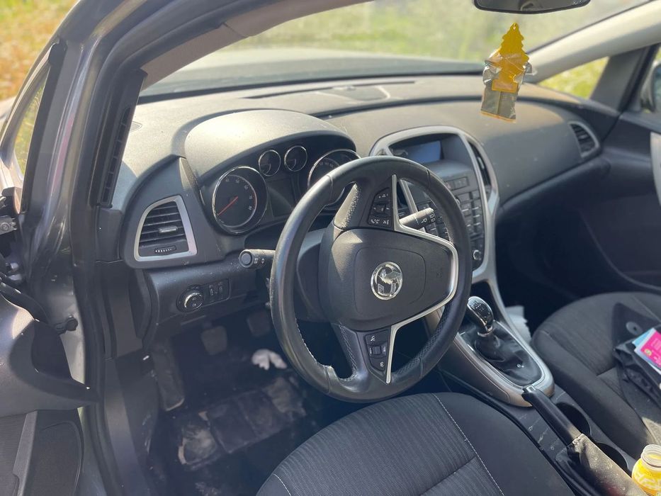 Dezmembrari Opel Astra J Benzina