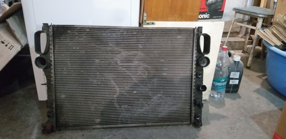Радиатор от 211 мерседеса