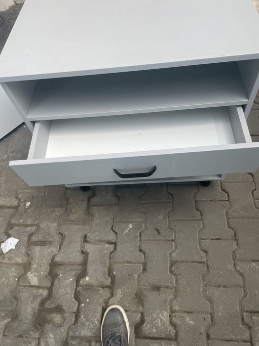 Vand tejghea pentru magazin alimentar cu polite si sertar