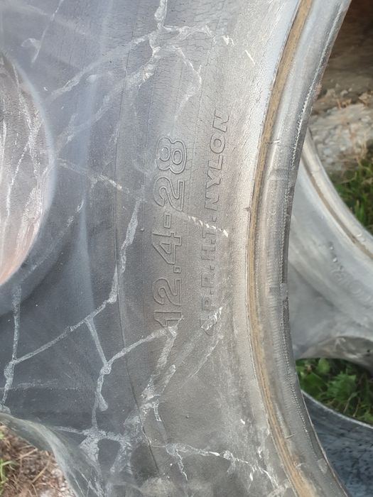 Гуми за трактор 12.4 - 28