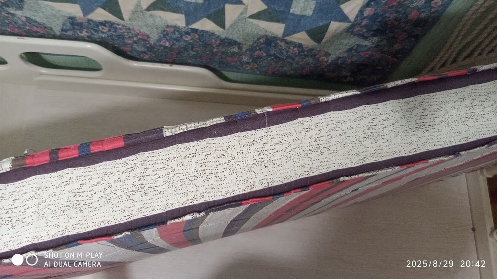 Кровать белая, дерево