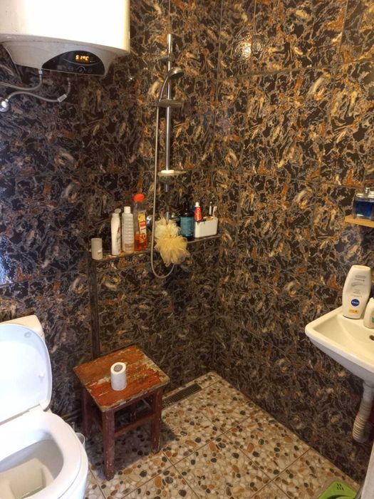 Inchiriez 2 camera casa