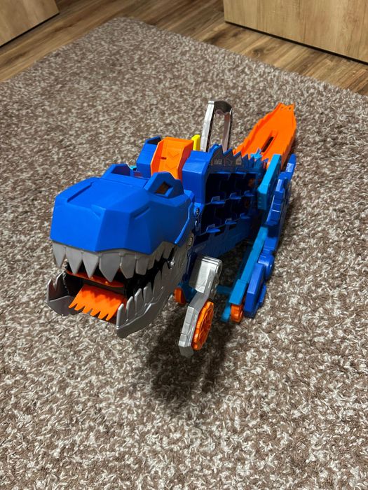 Hot Wheels T-Rex Mega Transporter