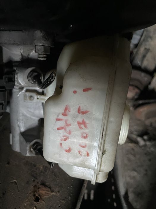 Части за фолксваген кади /volkswagen caddy 2007 г бензин  ЗАДЕН МОСТ