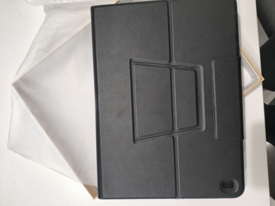Husa cu tastatura din piele pentru IPad!