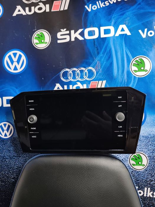 Vând display 8 inch VW Golf 7 / Passat B8 – compatibil MIB2 / MIB2.5 /