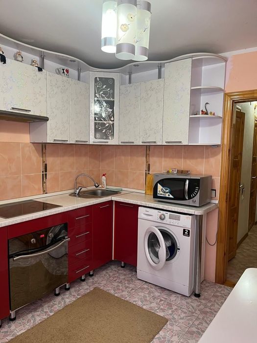 Сдаём 2 ком квартиру ,район зелёного базара