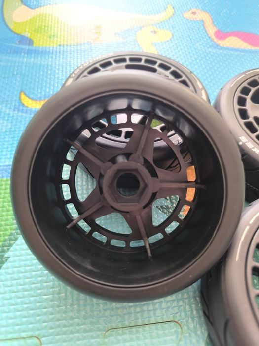 Гуми за рц кола 1.8