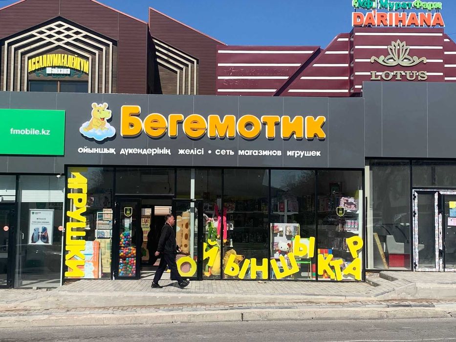 Баннера самоклейка перфорированная пленка холсты