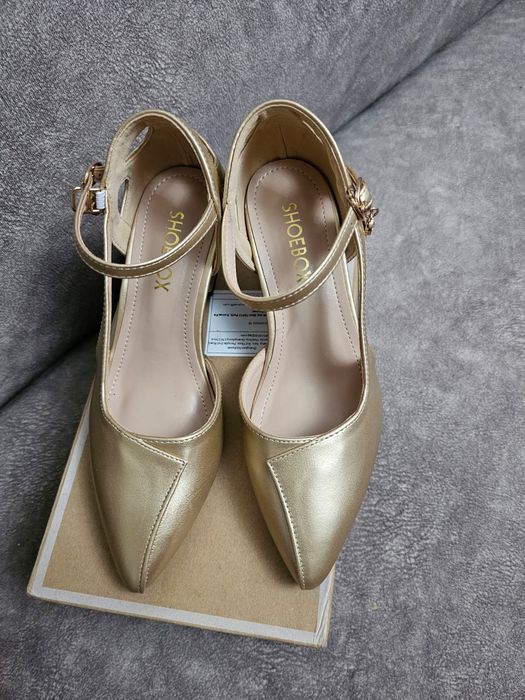 Продам туфли новые