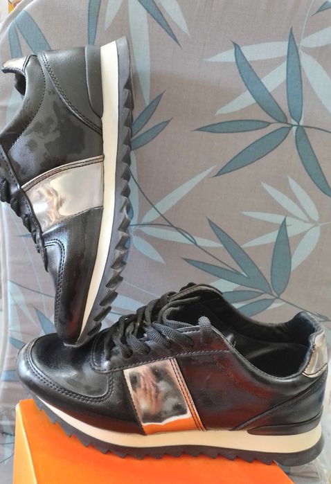 Чисто нови маратонки