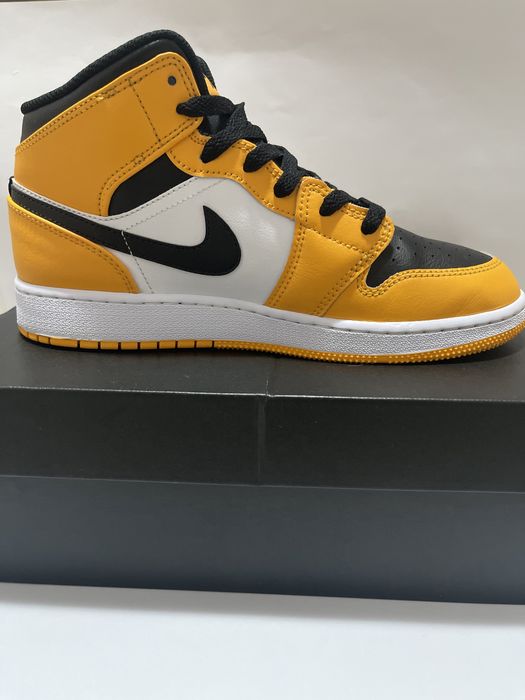 Jordan 1 mid Taxi 500