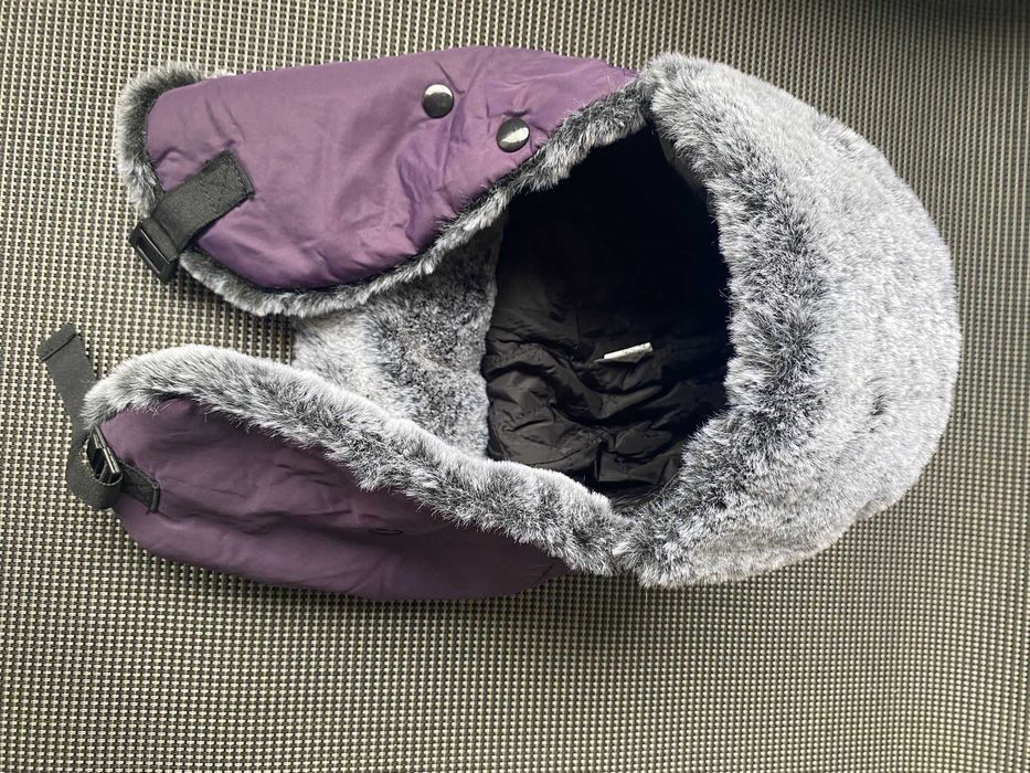 Fes/caciula iarna unisex, cu urechi si blanita, mov, nou