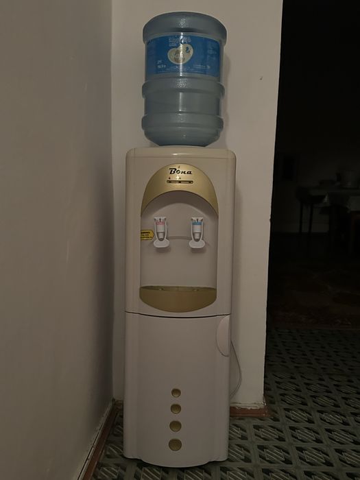 Продаю кулер/диспенсор для воды Bona