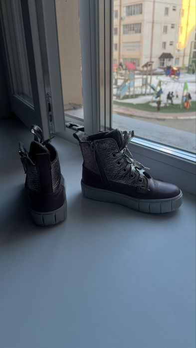 Продам ботинки кожаные для девочки