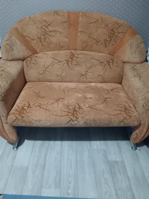 Продам не дорого мини диван.