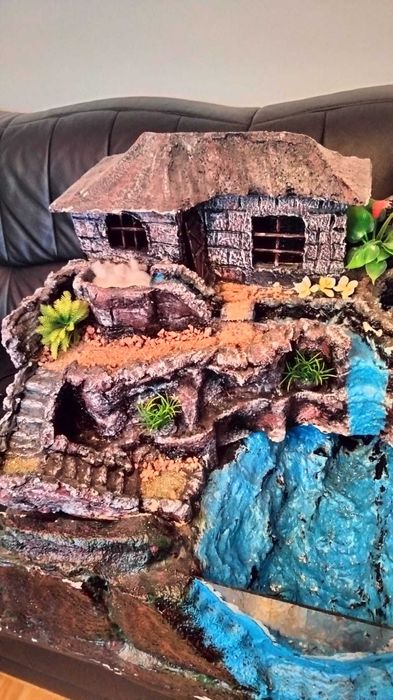 Machetă cu cascadă