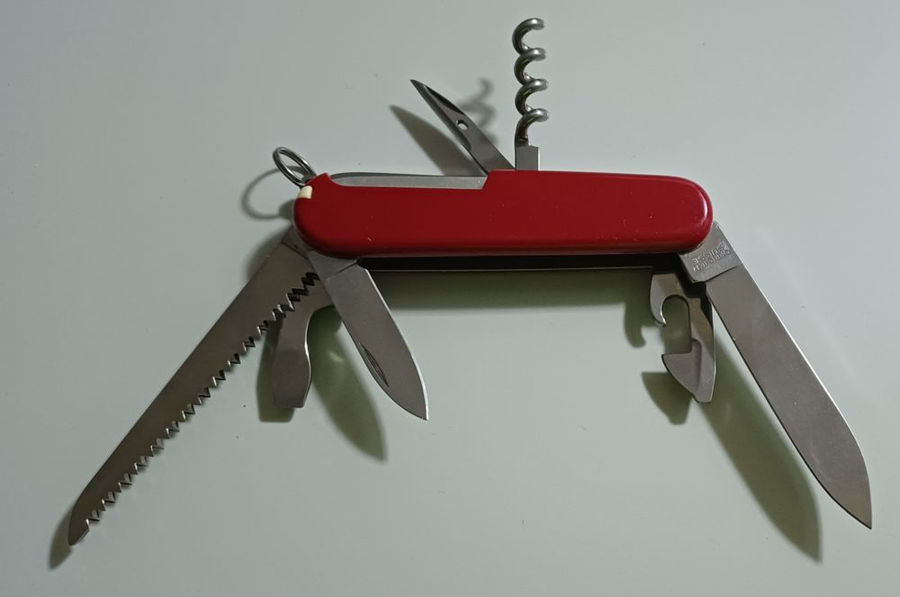 Briceag cutit multifunctional ca nou Victorinox Camper nefolosit