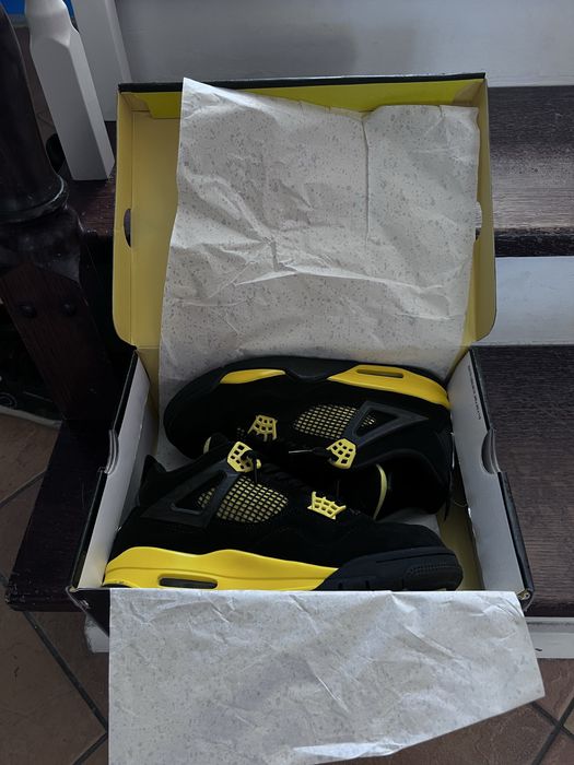 Jordan 4 yellow thunder